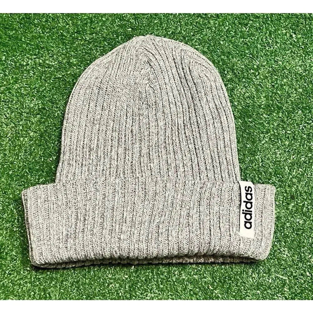 Adidas Beanie Women OS Gray Ribbed Knit Cuffed Logo Patch Hat‎ Neutral Outdoor